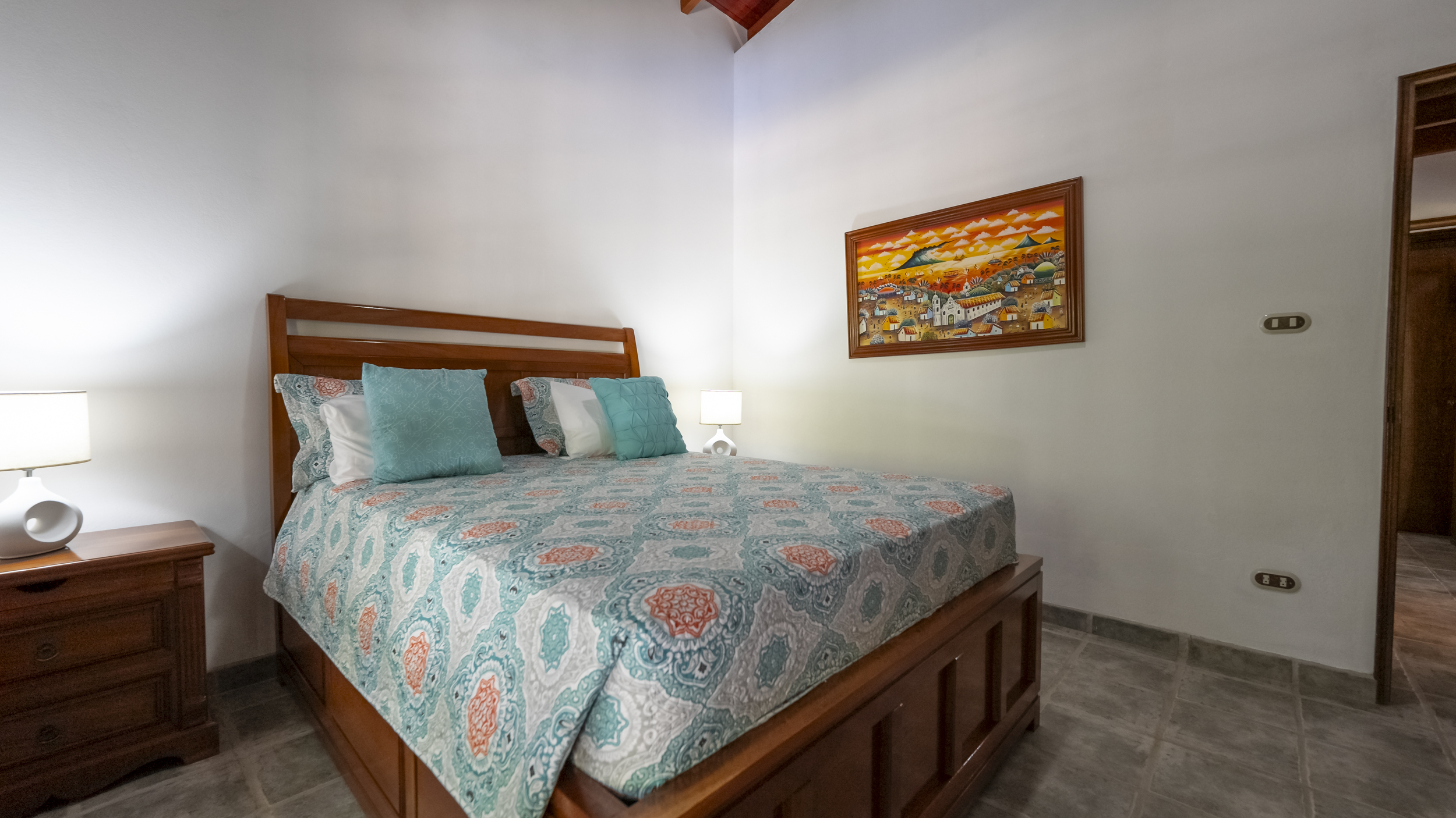 dormitorio tropical dentro de una casa colibrí en venta en sámara costa rica