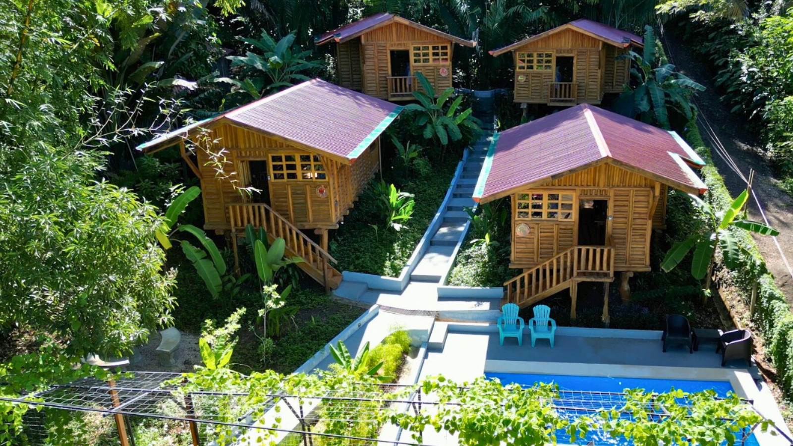 cabañas tropicales de madera en Cabañas El Descanso Samara Costa Rica