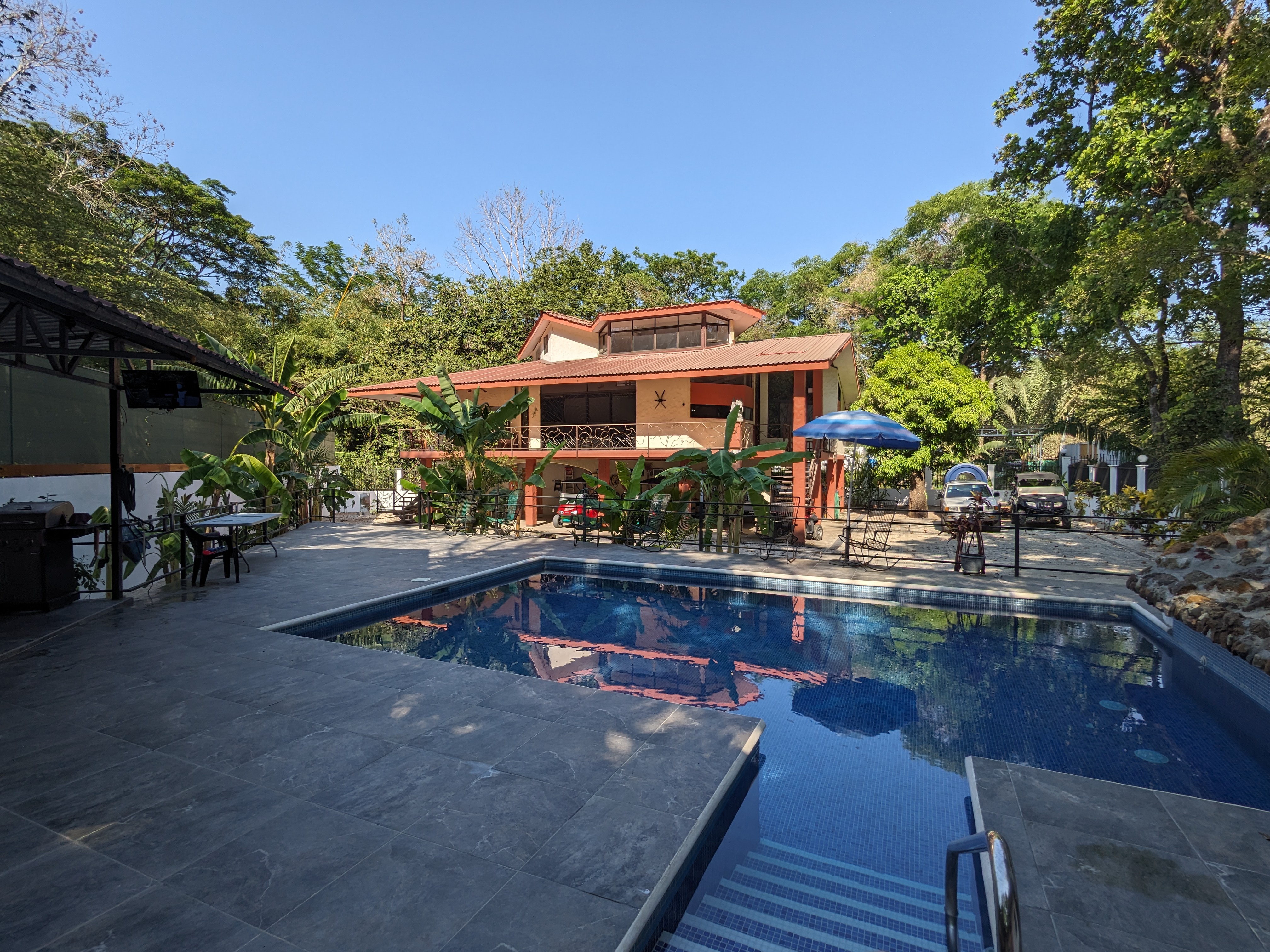 gran piscina en un paraiso tropical de propiedad de multiples unidades, Samara, Costa Rica