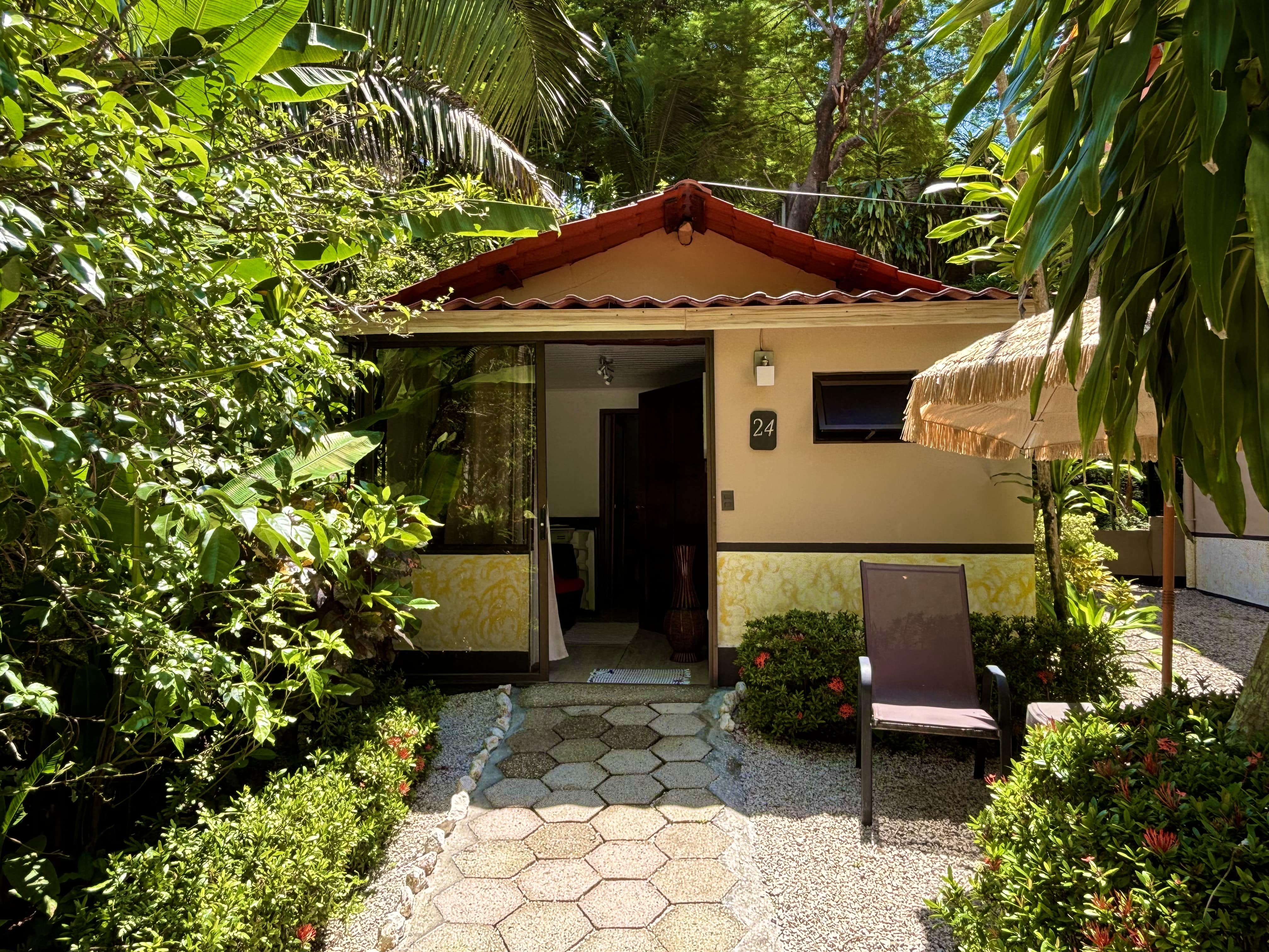 oasis tropical de entrada al jardín hotel oasis del pacifico samara