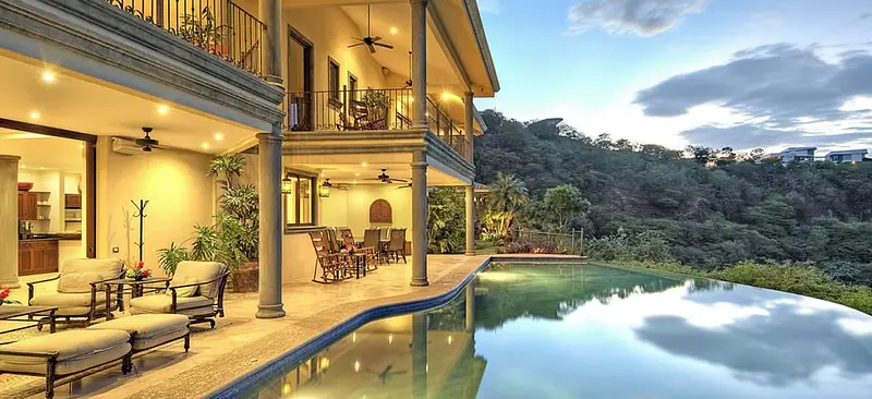 VILLA AURA
