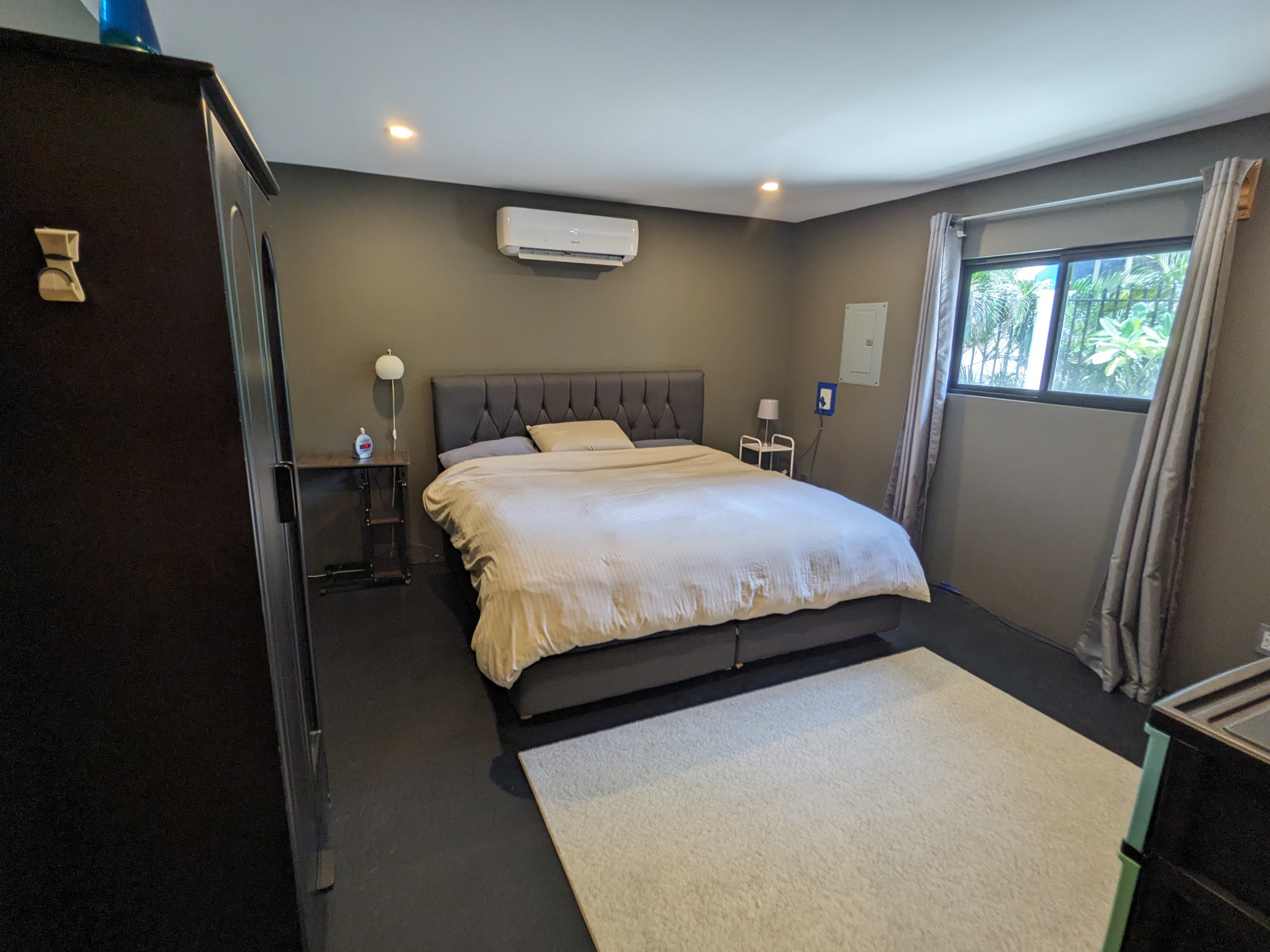 interior del dormitorio dentro de la unidad de alquiler tropical para varias unidades paraíso samara costa rica