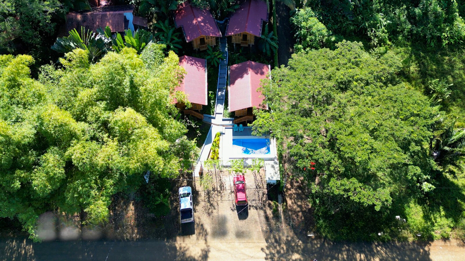 vista aérea de la propiedad de cabañas en la jungla Cabañas El Descanso Sámara