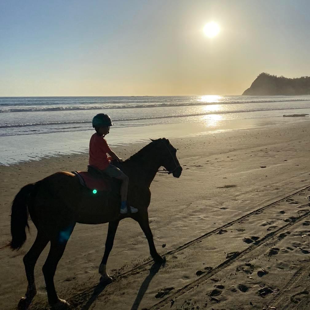tour de equitación en la playa de Samara Costa Rica Vista Nomadica