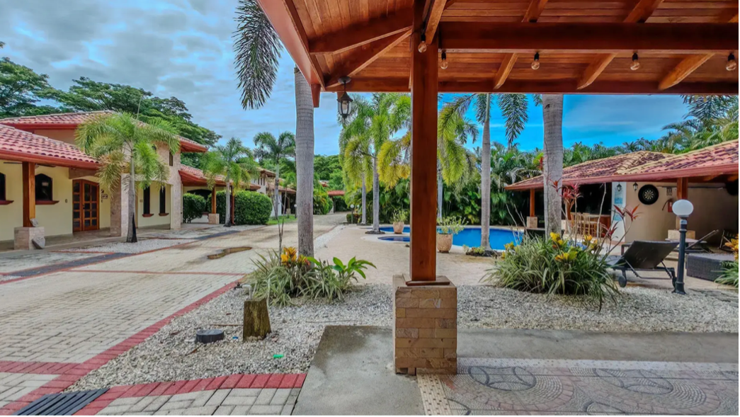terrasse couverte avec coin salon villa samara rivière costa rica