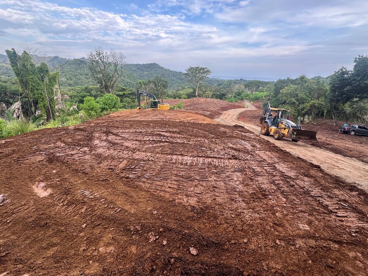 bulldozer preparando el terreno en Matambú Estates, Sámara, Costa Rica