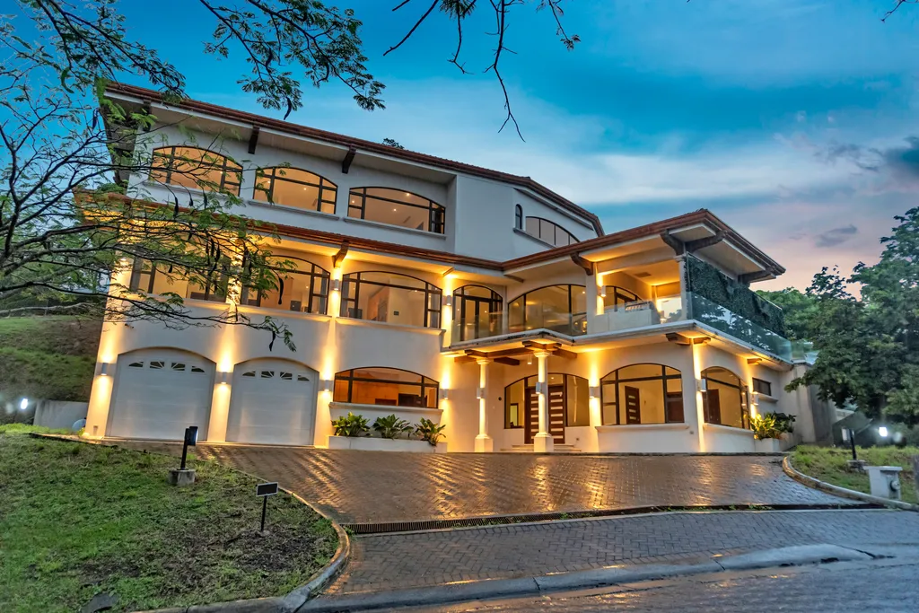 VILLA AURA