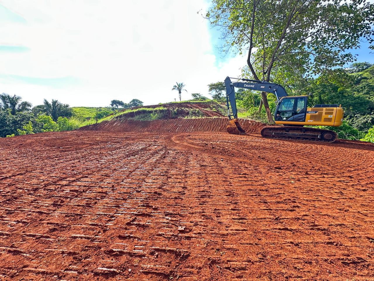 excavadora trabajando en lotes residenciales en Matambú Estates, Sámara, Costa Rica