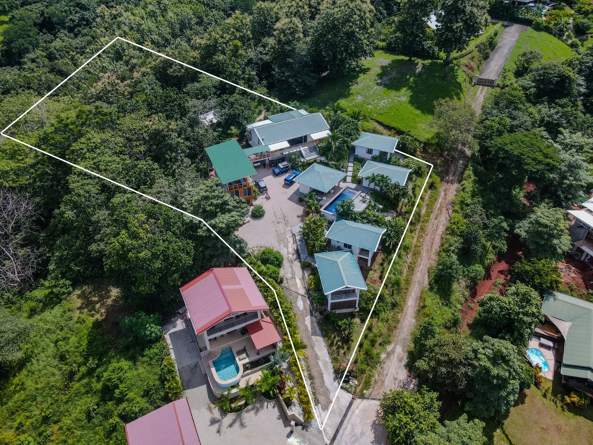 vista aérea que muestra la distribución completa de la propiedad Infinity Retreat